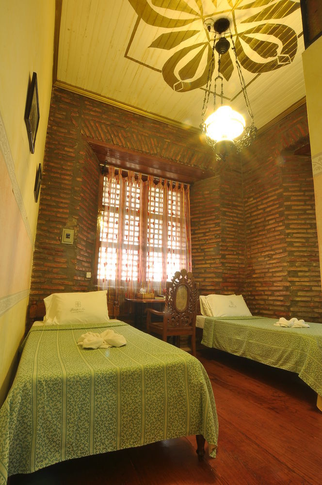 Zen Rooms Grandpa'S Inn Vigan Exterior photo